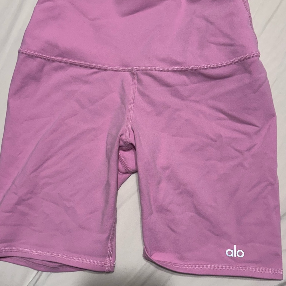 ALO Yoga High-Rise Biker Shorts in Pink